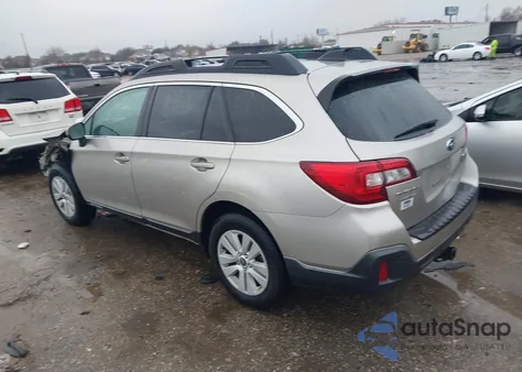 2018 Subaru Outback 2.5I Premium z USA, uszkodzony, nr VIN 4S4BSACC6J3364482